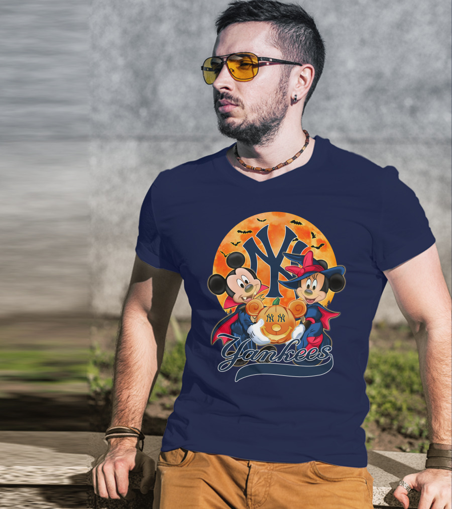 New York Yankees Mickey Mouse Minnie Mouse Halloween Pumpkin Moon Bats T-Shirt
