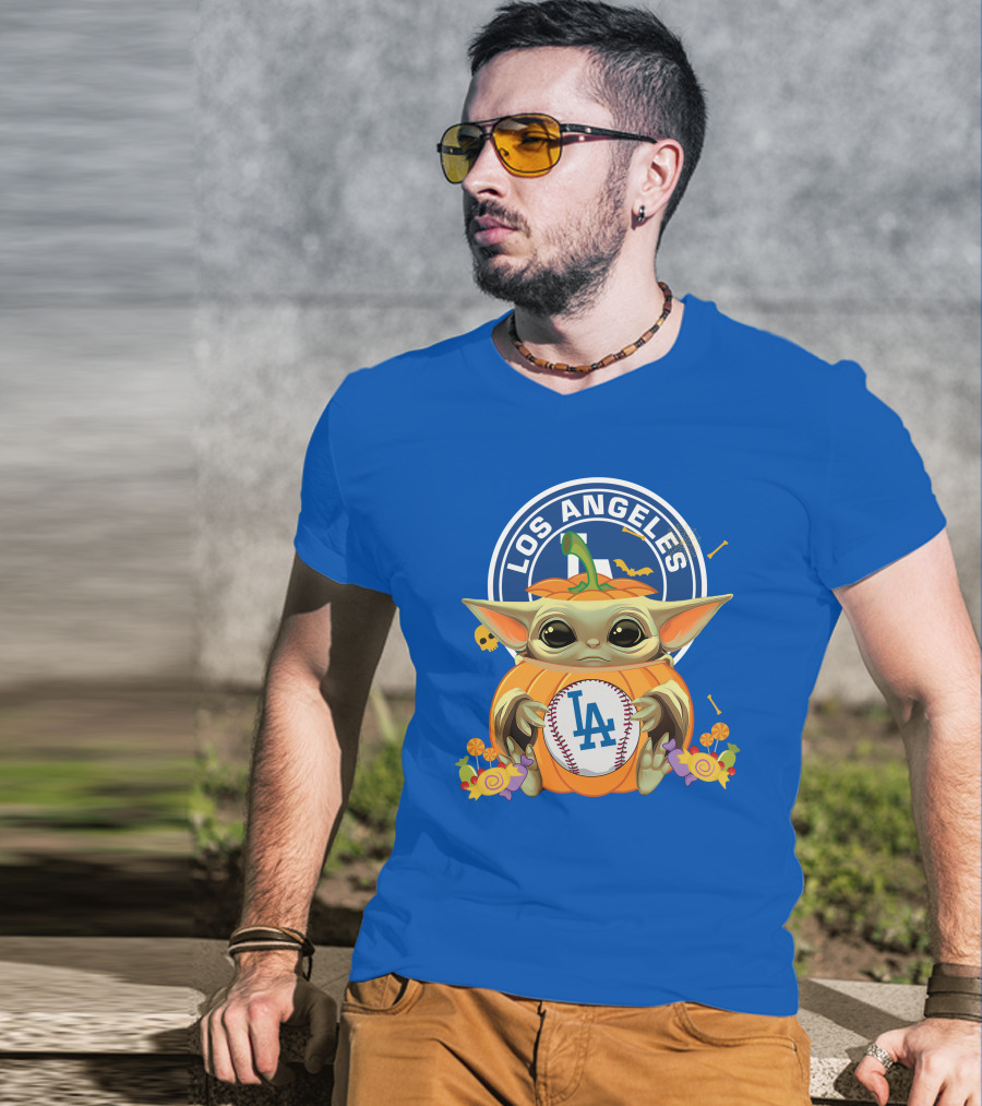 Los Angeles Dodgers Halloween Baby Yoda Hugging Pumpkin T-Shirt