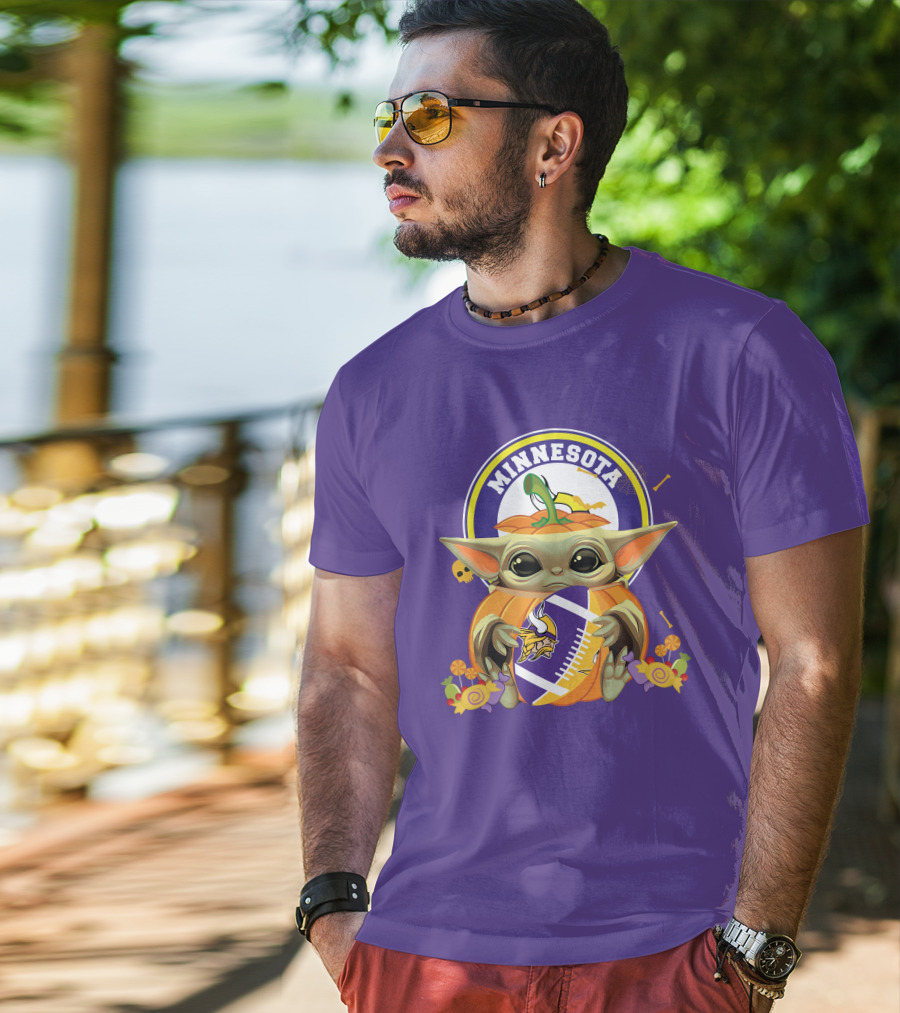 Halloween Pumpkin Baby Yoda Minnesota Vikings Hug T-Shirt