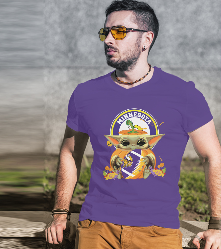 Halloween Pumpkin Baby Yoda Minnesota Vikings Hug T-Shirt