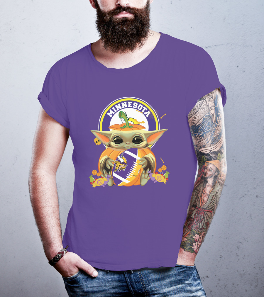 Halloween Pumpkin Baby Yoda Minnesota Vikings Hug T-Shirt