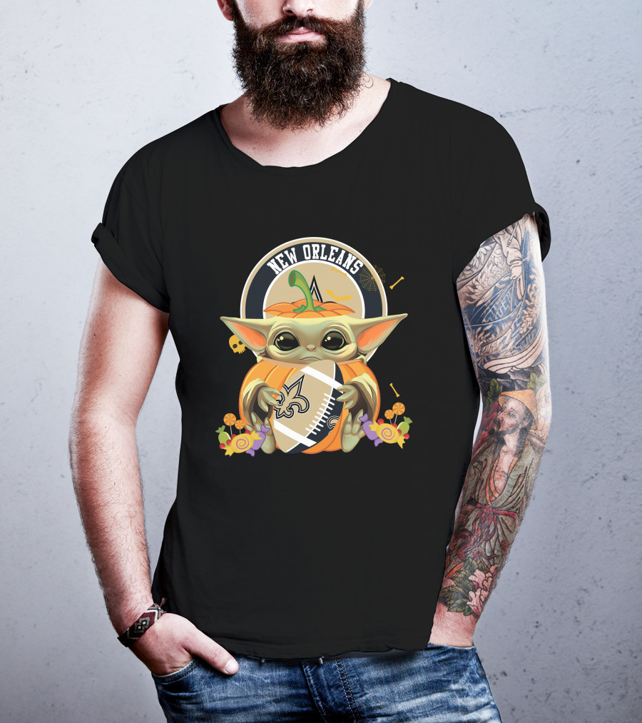 Halloween Pumpkin Baby Yoda Hug New Orleans Saints Football T-Shirt