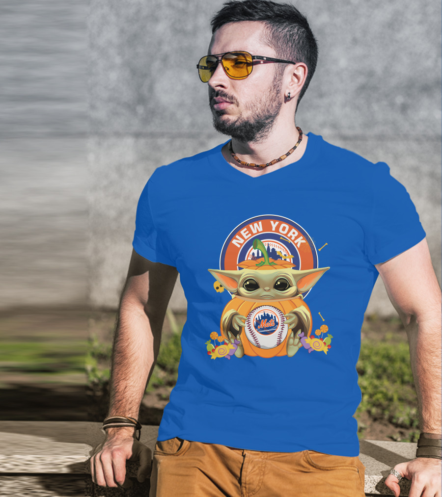 Halloween Pumpkin Baby Yoda Holding New York Mets Baseball With City Skyline T-Shirt