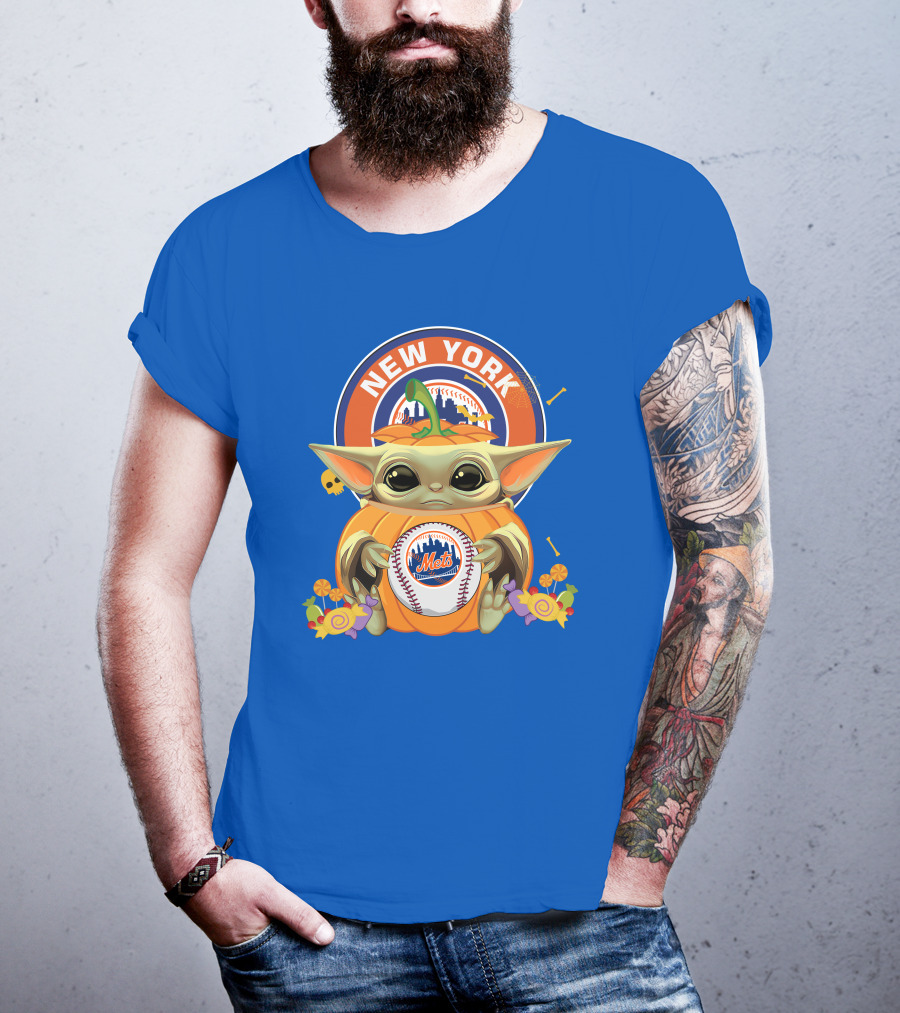 Halloween Pumpkin Baby Yoda Holding New York Mets Baseball With City Skyline T-Shirt