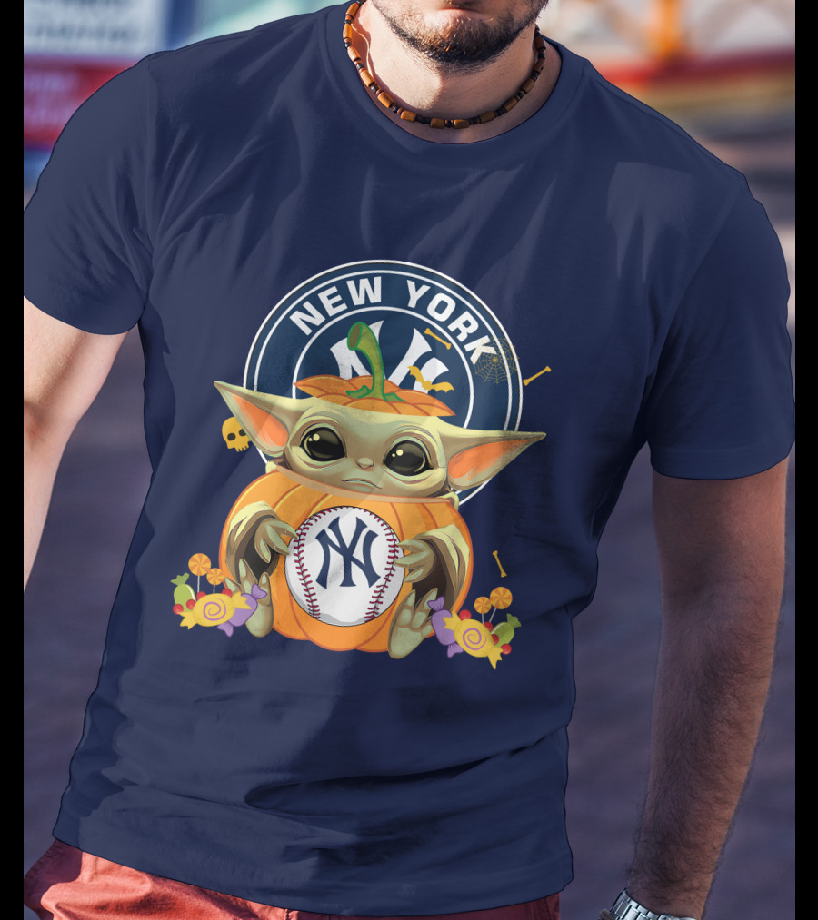 Halloween Pumpkin Baby Yoda Holding New York Yankees Baseball T-Shirt