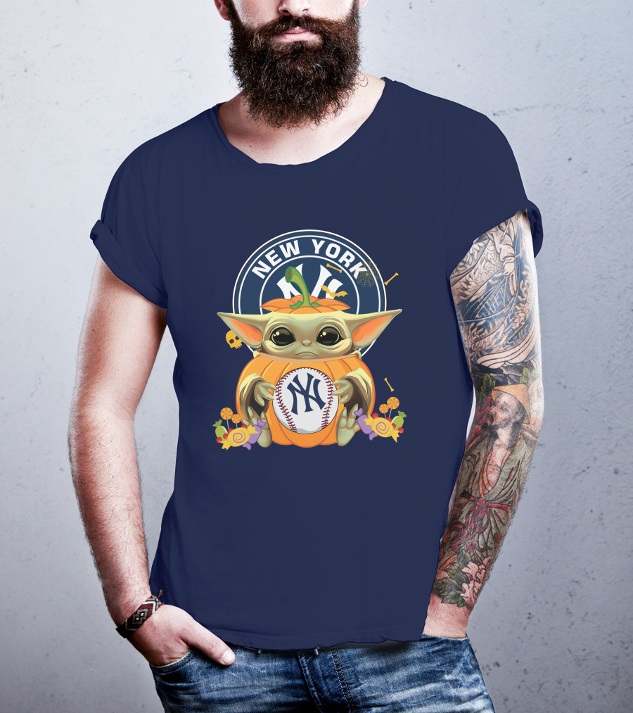 Halloween Pumpkin Baby Yoda Holding New York Yankees Baseball T-Shirt
