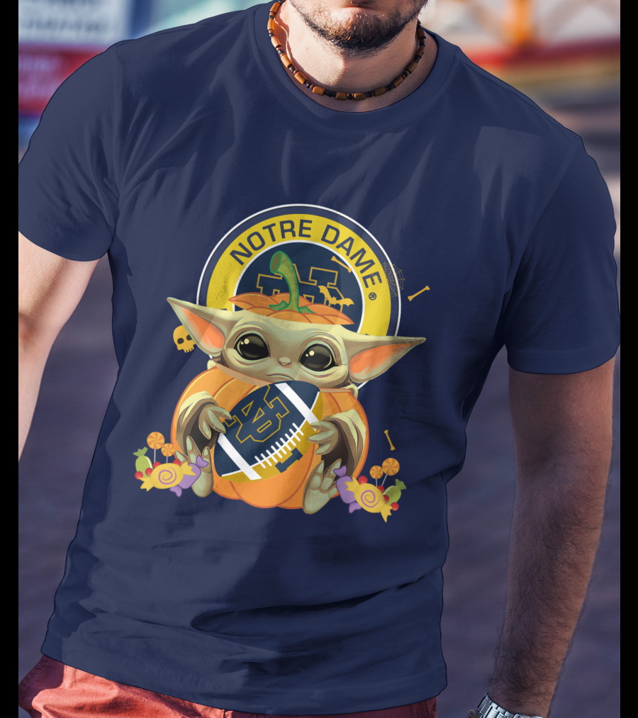 Notre Dame Fighting Irish Baby Yoda Halloween Pumpkin Hug T-Shirt
