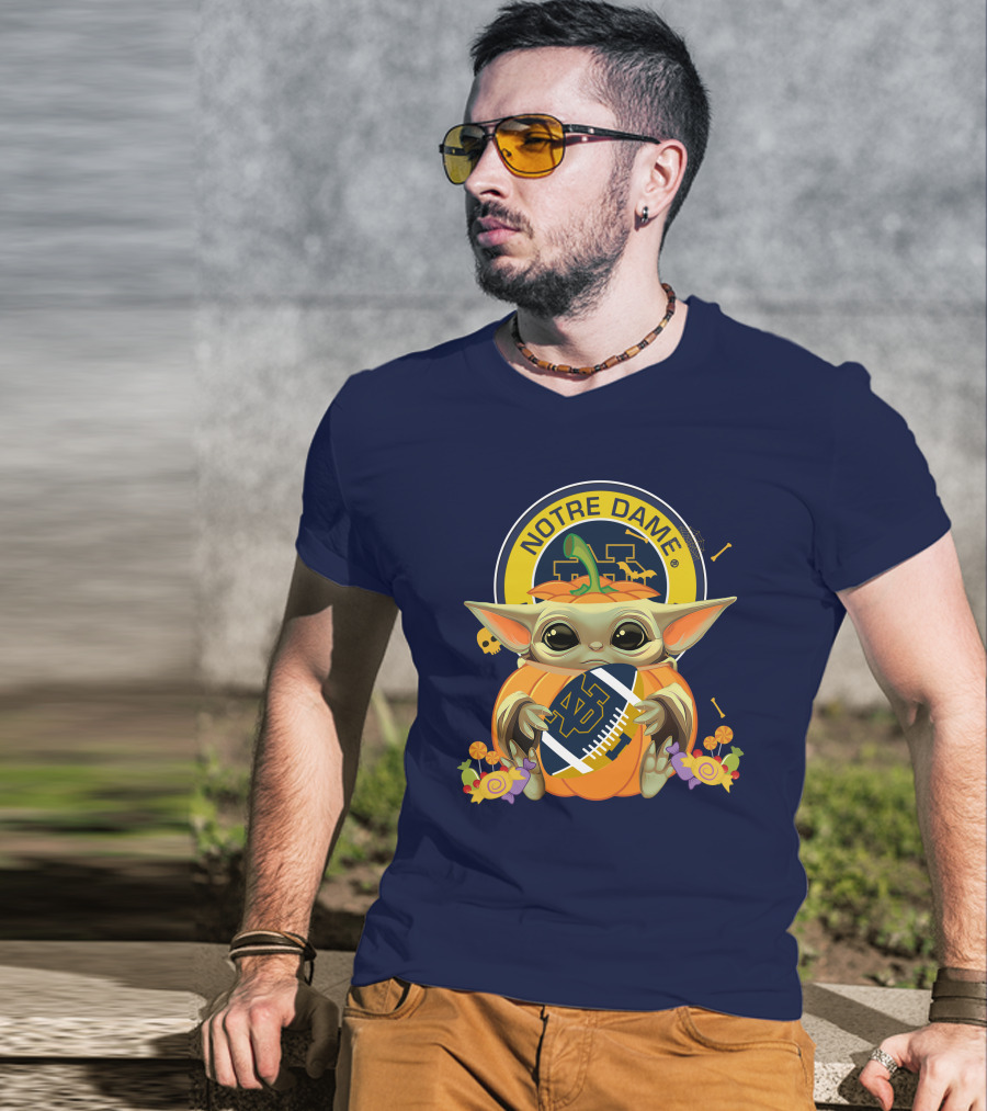 Notre Dame Fighting Irish Baby Yoda Halloween Pumpkin Hug T-Shirt