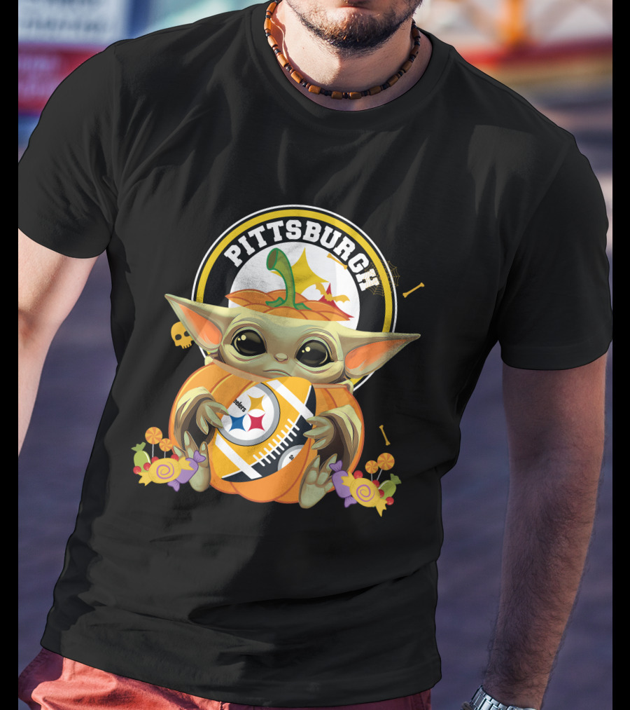 Halloween Pumpkin Baby Yoda Hug Pittsburgh Steelers T-Shirt
