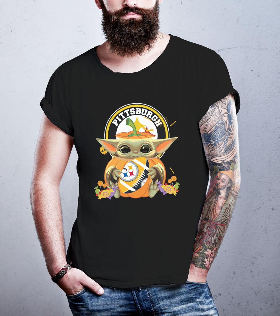 Halloween Pumpkin Baby Yoda Hug Pittsburgh Steelers T-Shirt