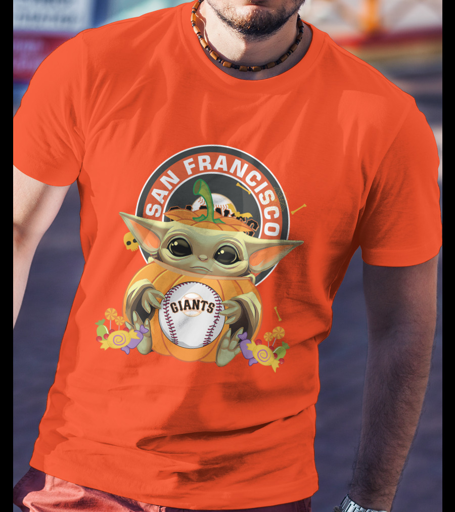 San Francisco Giants Halloween Baby Yoda Pumpkin Hug Baseball T-Shirt