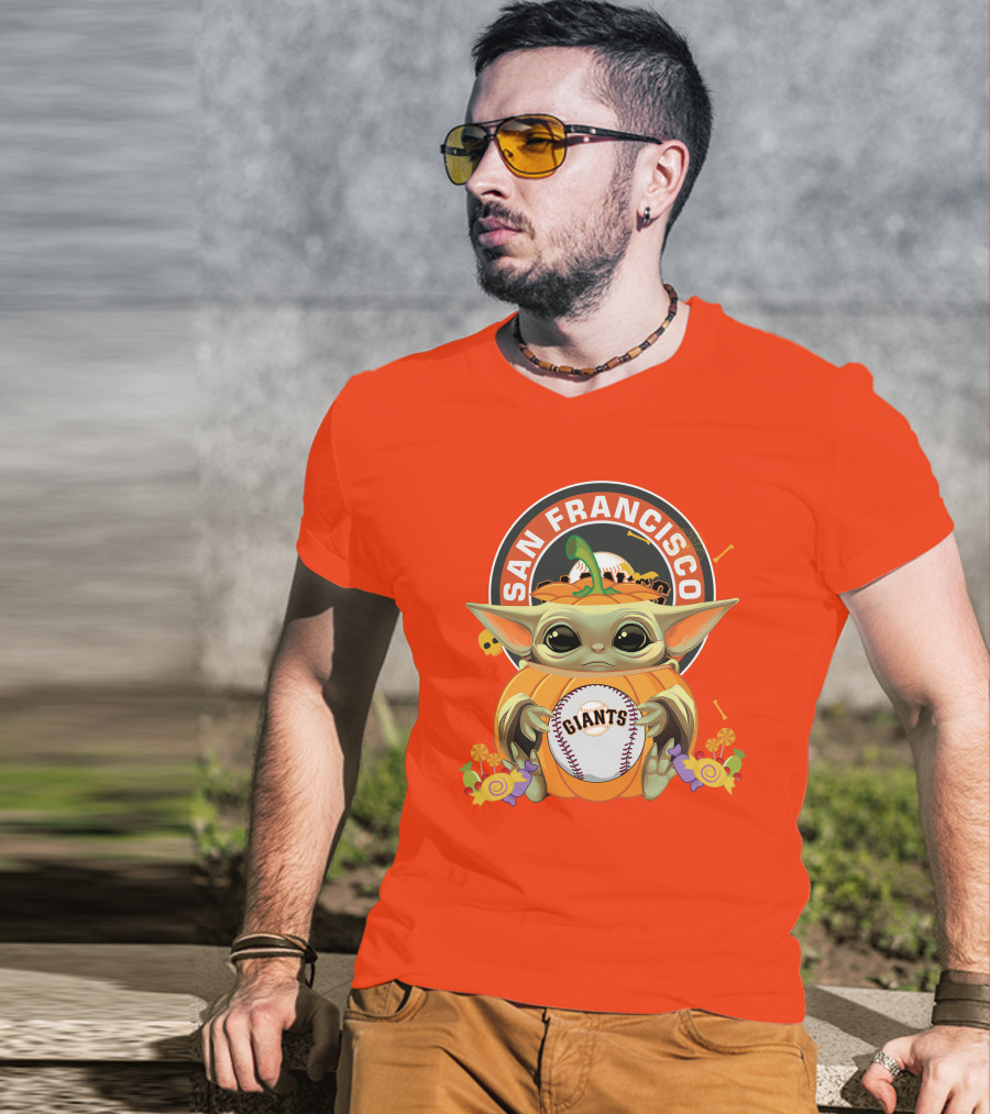 San Francisco Giants Halloween Baby Yoda Pumpkin Hug Baseball T-Shirt