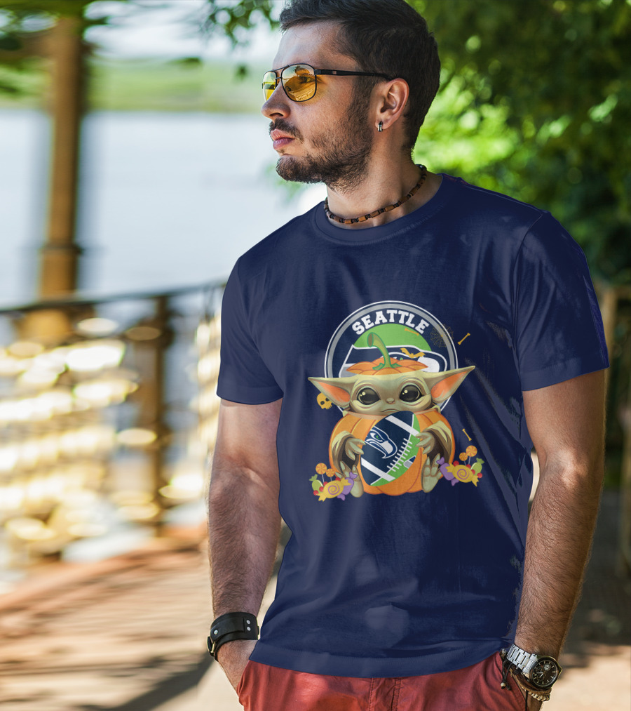 Seattle Seahawks Halloween Pumpkin Baby Yoda Hug T-Shirt