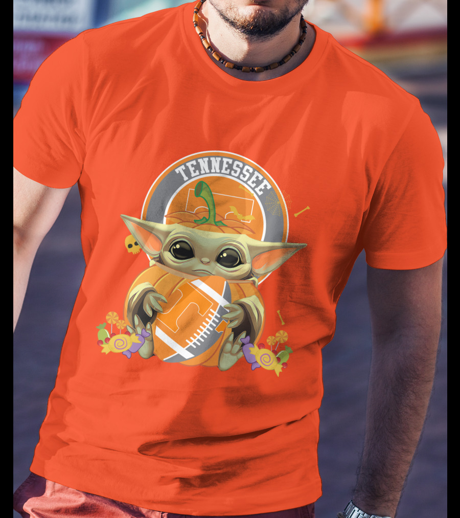 Tennessee Volunteers Halloween Pumpkin Baby Yoda Hug Football T-Shirt