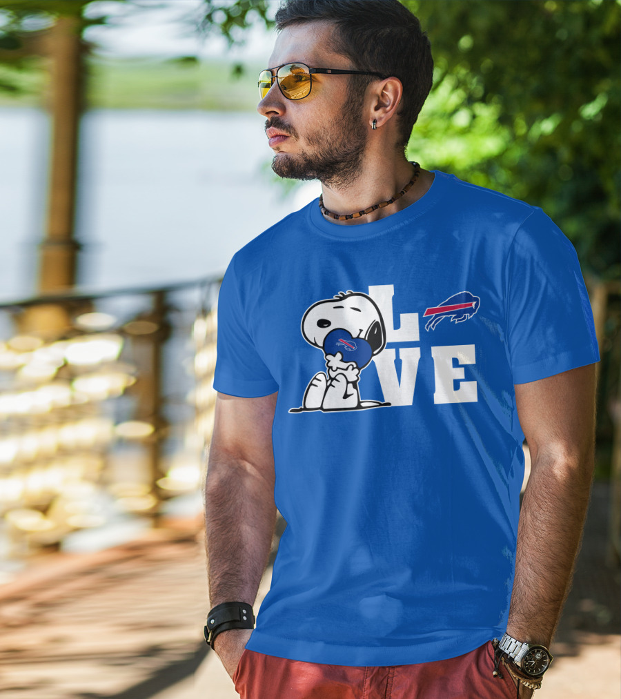 Snoopy Holding Heart Buffalo Bills Love T-Shirt