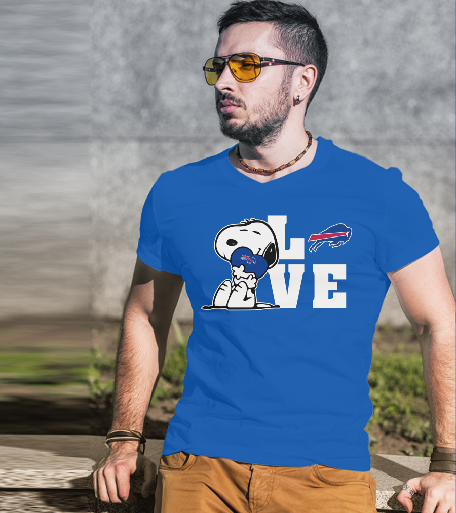 Snoopy Holding Heart Buffalo Bills Love T-Shirt