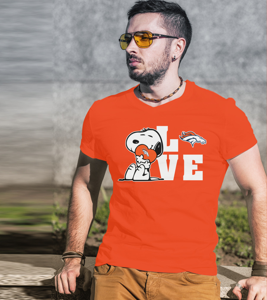 Snoopy Hugging Heart Denver Broncos Love T-Shirt