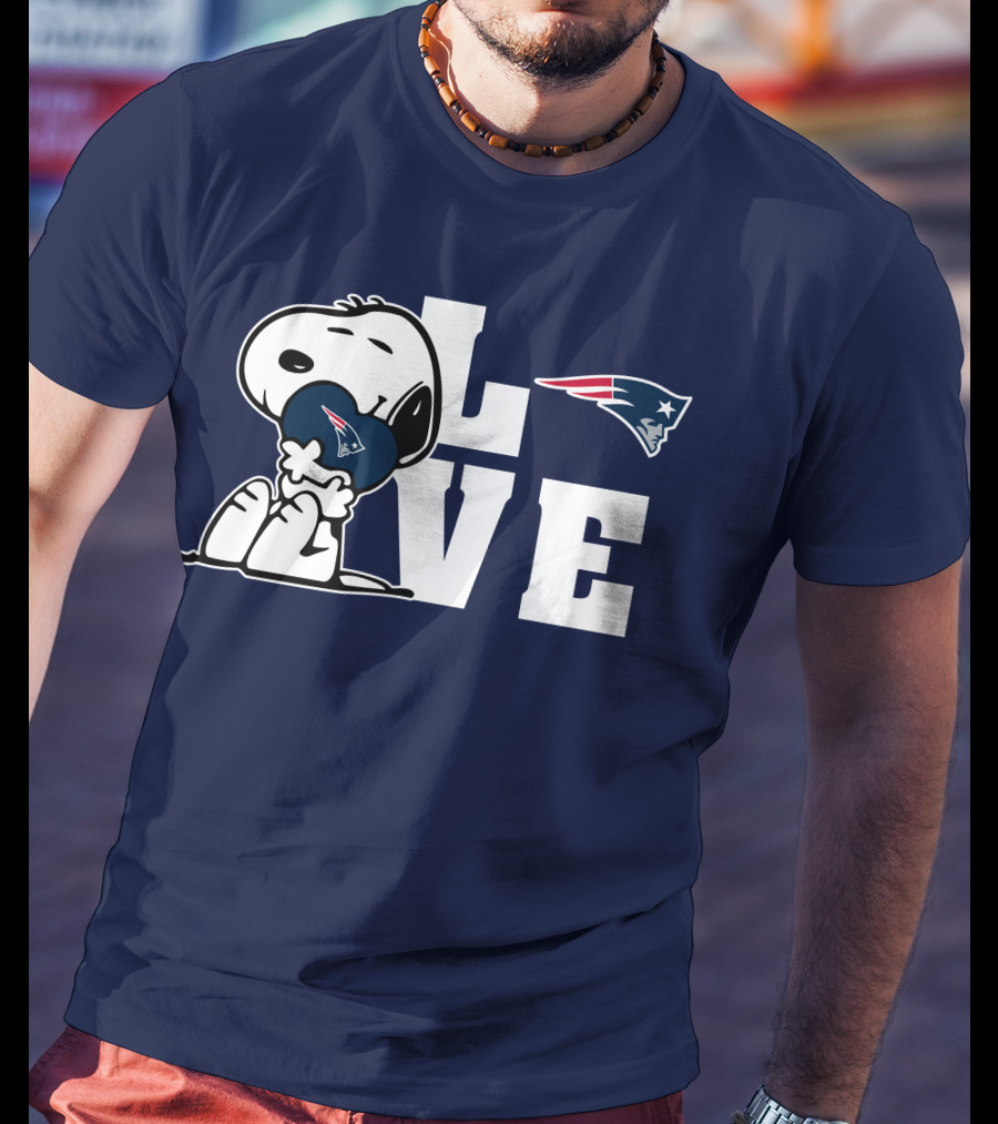 Snoopy Hugging New England Patriots Love T-Shirt