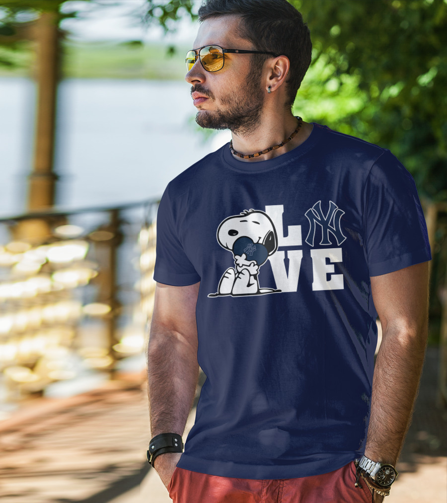 Snoopy Love New York Yankees Logo Mlb Peanuts Baseball Fan T-Shirt