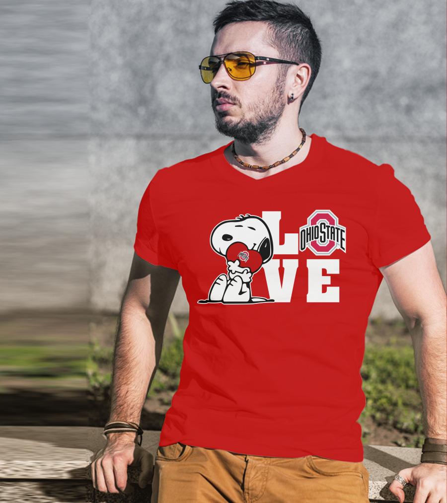 Snoopy Ohio State Buckeyes Love Peanuts Character Holding Heart With Buckeyes T-Shirt