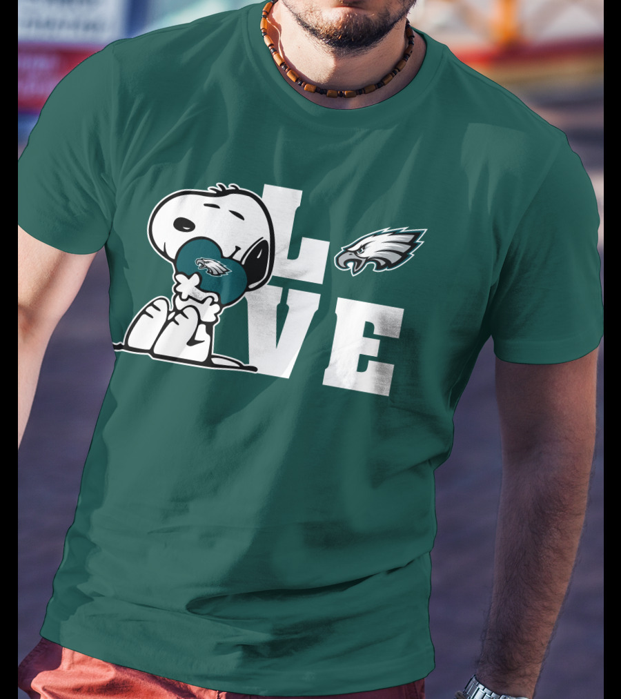 Snoopy Love Philadelphia Eagles Emblem Lve T-Shirt