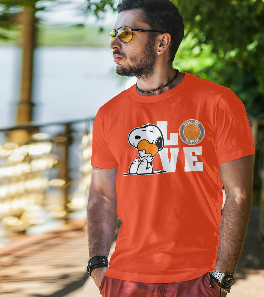 Snoopy Love Tennessee Volunteers Logo Peanuts Football Fan T-Shirt