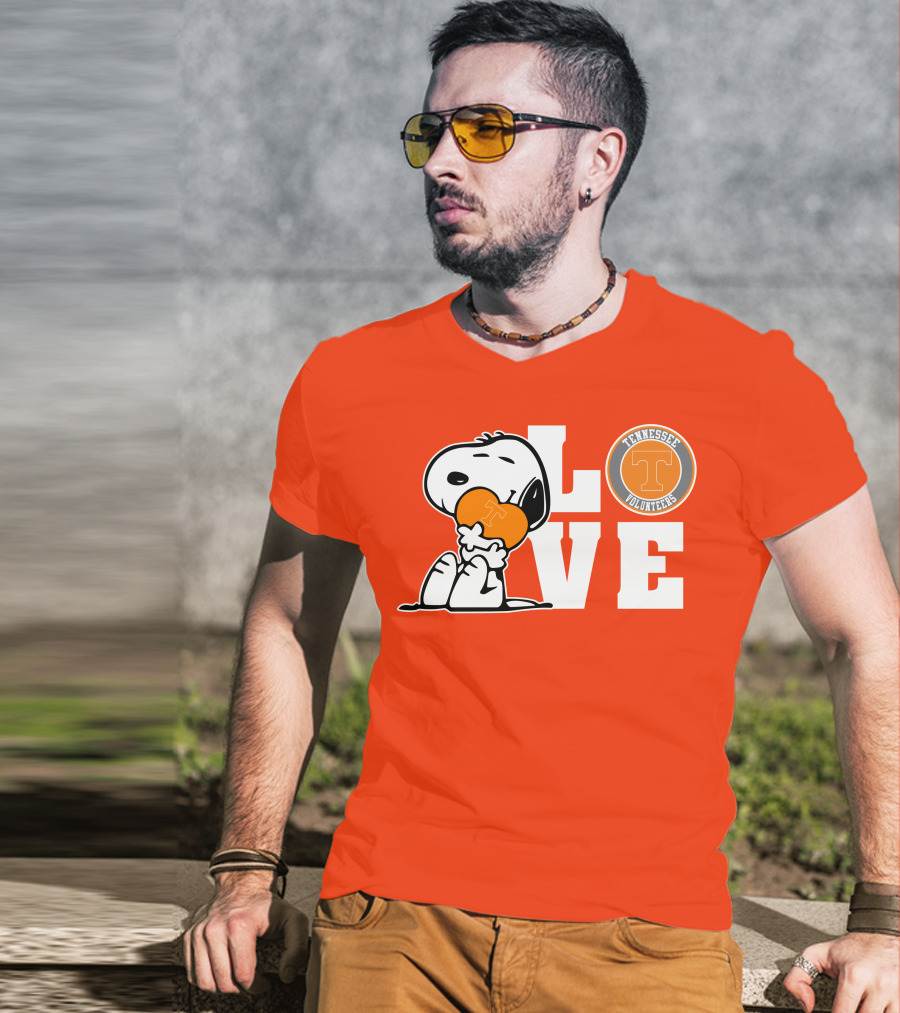 Snoopy Love Tennessee Volunteers Logo Peanuts Football Fan T-Shirt