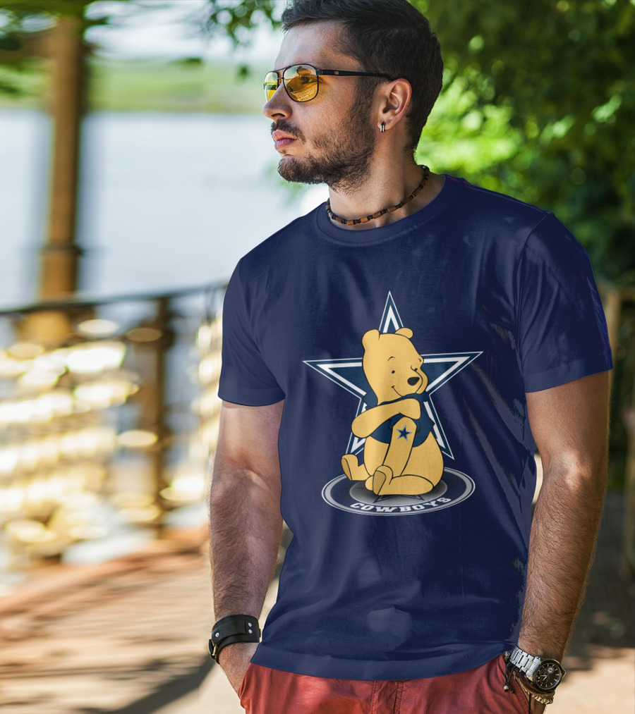 Dallas Cowboys Winnie The Pooh Star Logo Hugging Sitting T-Shirt