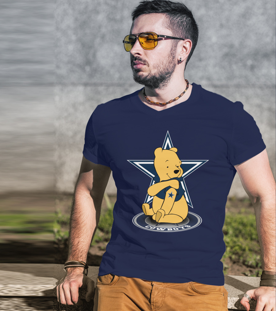 Dallas Cowboys Winnie The Pooh Star Logo Hugging Sitting T-Shirt