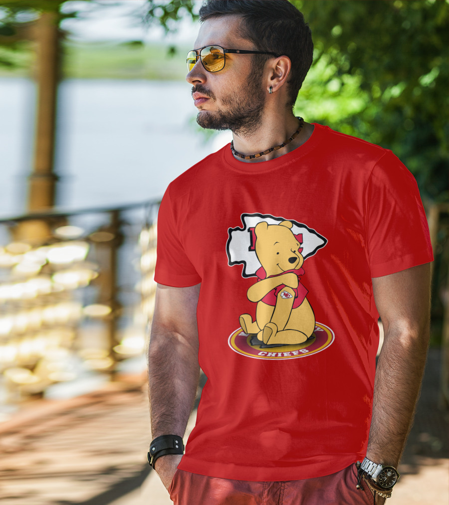 Kansas City Chiefs Winnie The Pooh Sitting On T-Shirt