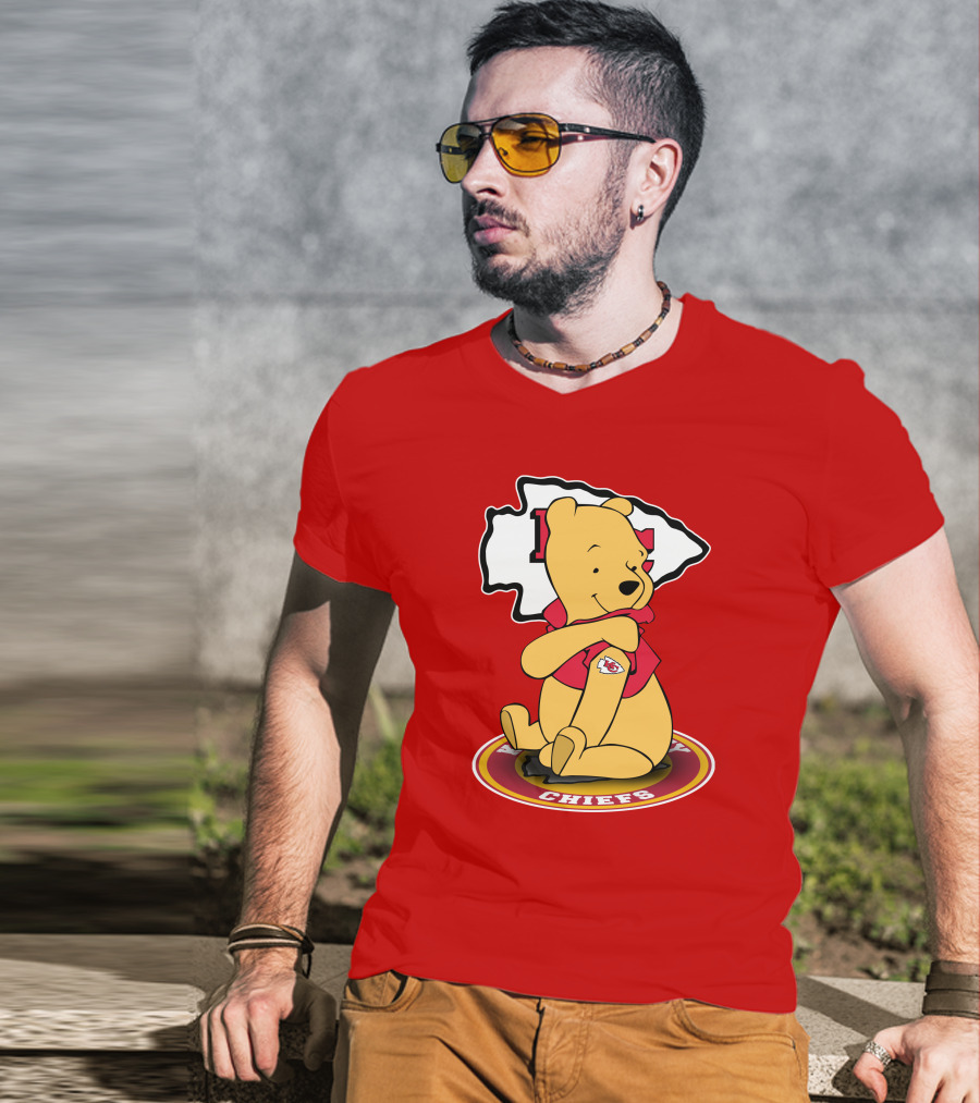 Kansas City Chiefs Winnie The Pooh Sitting On T-Shirt