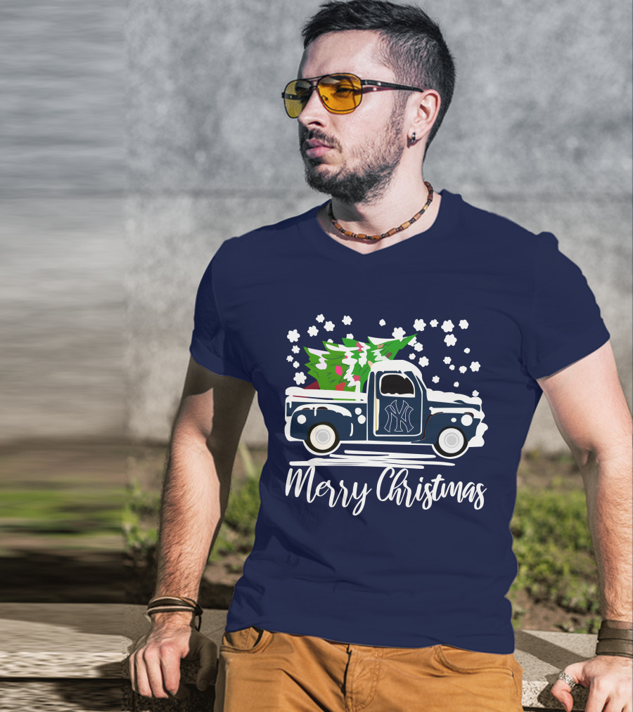 New York Yankees Vintage Truck Merry Christmas Snowflakes Tree T-Shirt