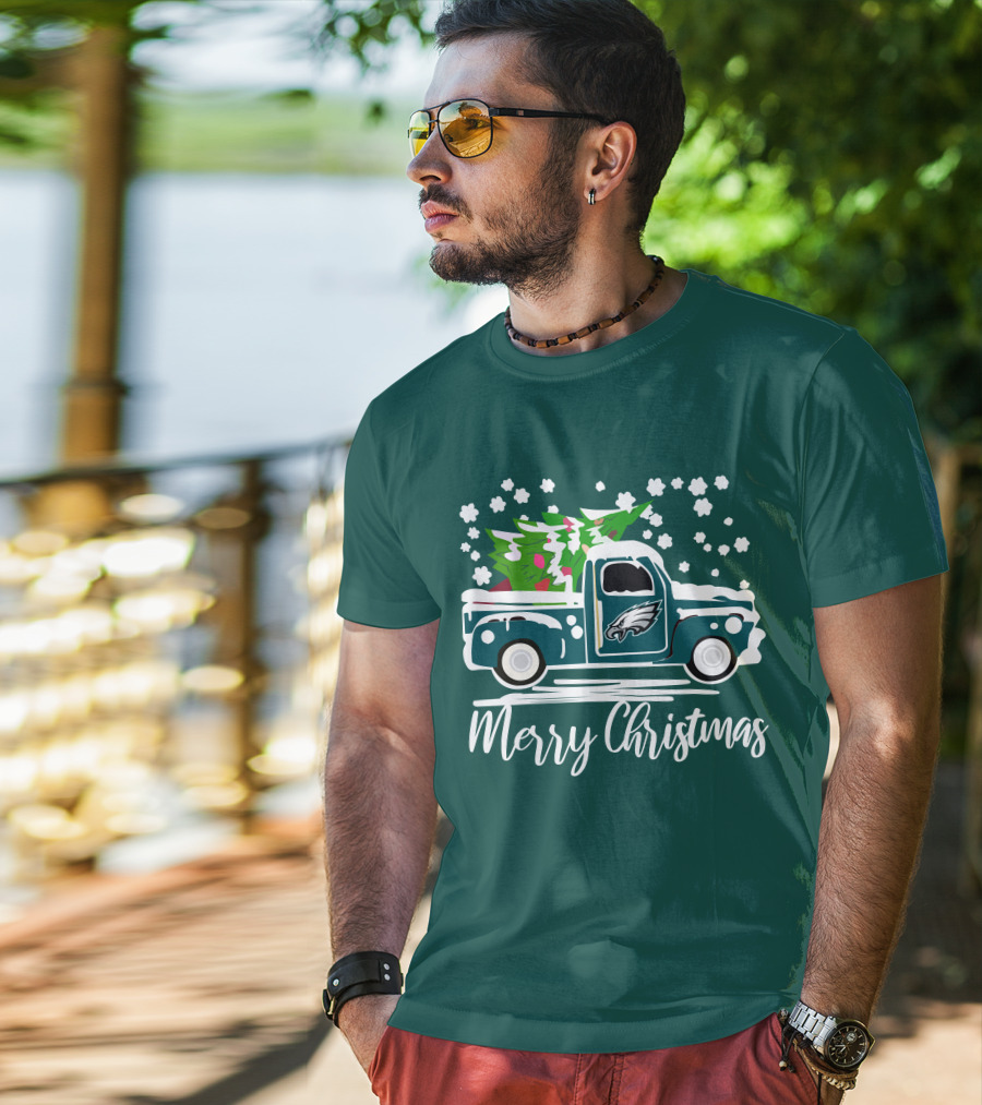 Merry Christmas Philadelphia Eagles Vintage Car Snowflakes T-Shirt
