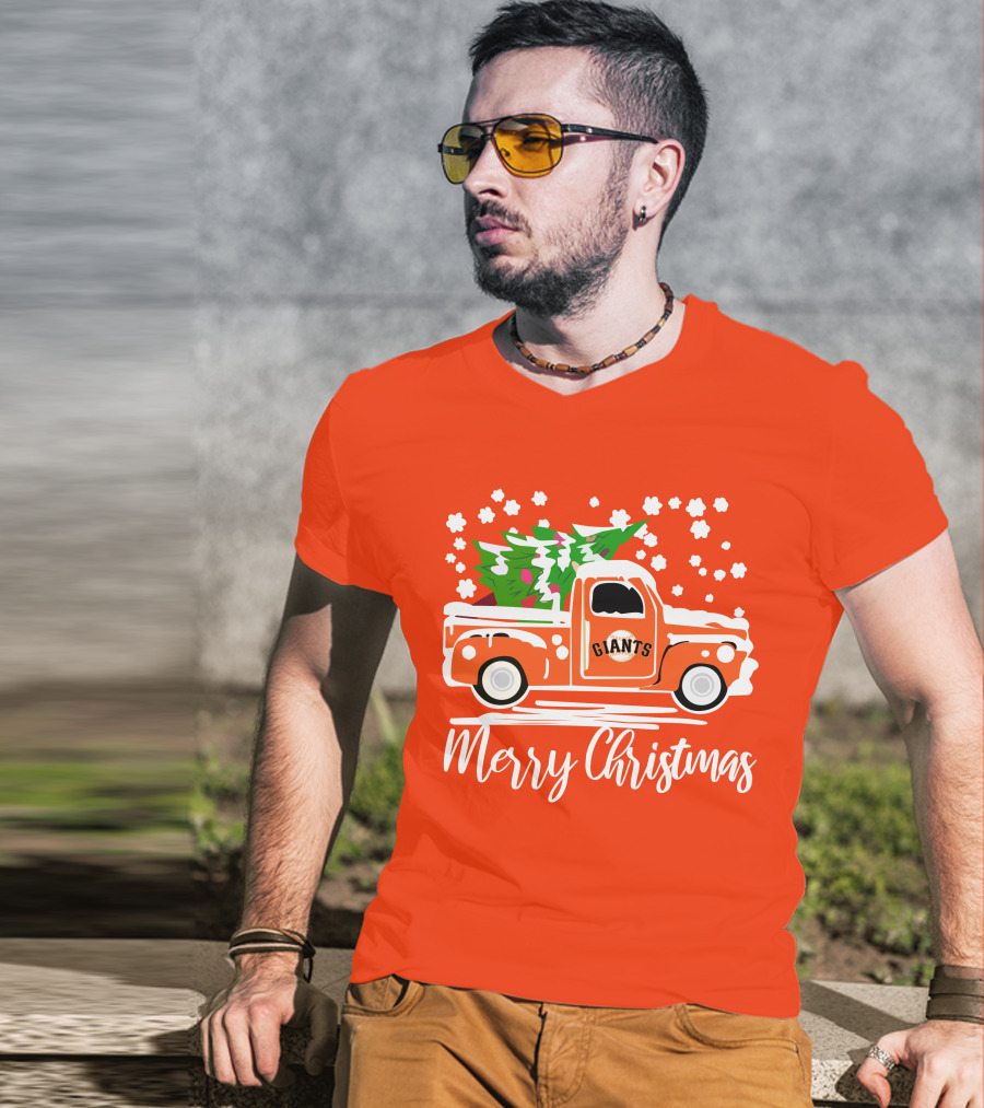 Merry Christmas San Francisco Giants Vintage Car With Snow And Tree T-Shirt