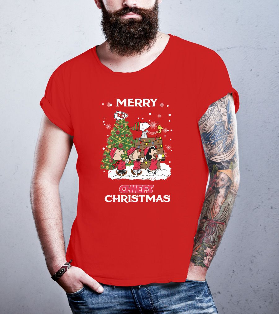 Kansas City Chiefs Merry Christmas Peanuts Tree Celebration T-Shirt