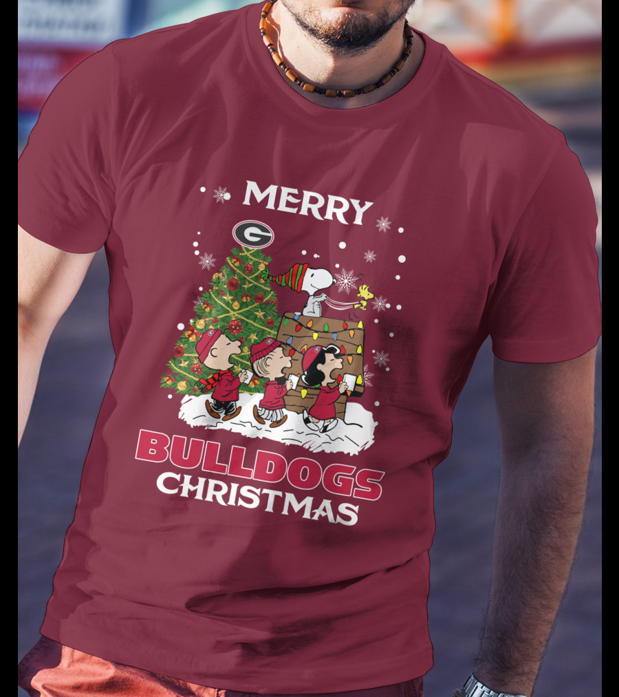 Merry Georgia Bulldogs Christmas Tree Peanuts Holiday Scene T-Shirt