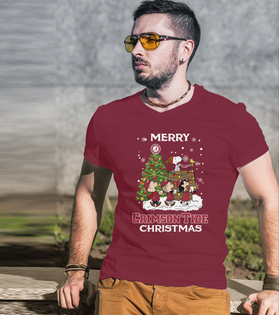 Merry Crimson Tide Christmas Peanuts Alabama Holiday Snowflakes T-Shirt