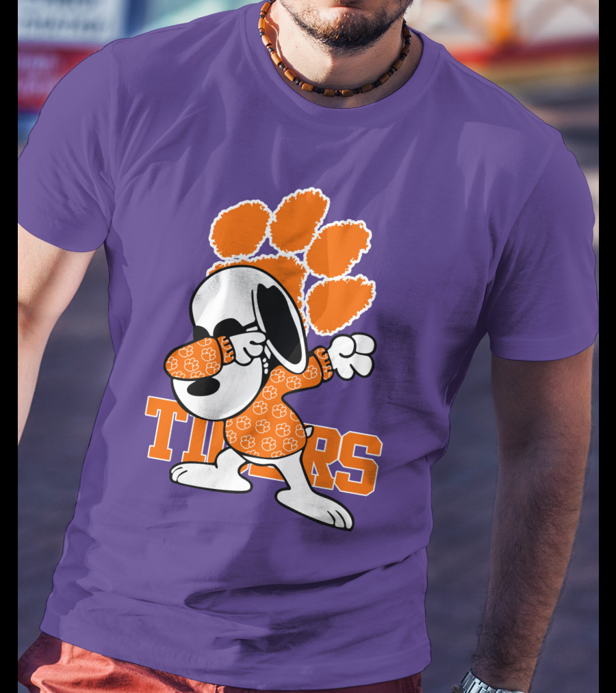 Snoopy Dabbing Clemson Tigers Paw Prints T-Shirt