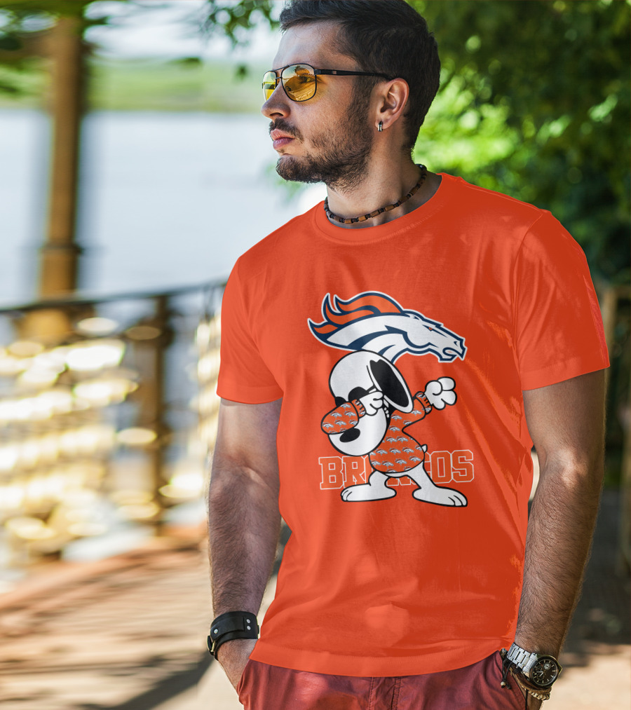 Denver Broncos Snoopy Dabbing Broncos T-Shirt
