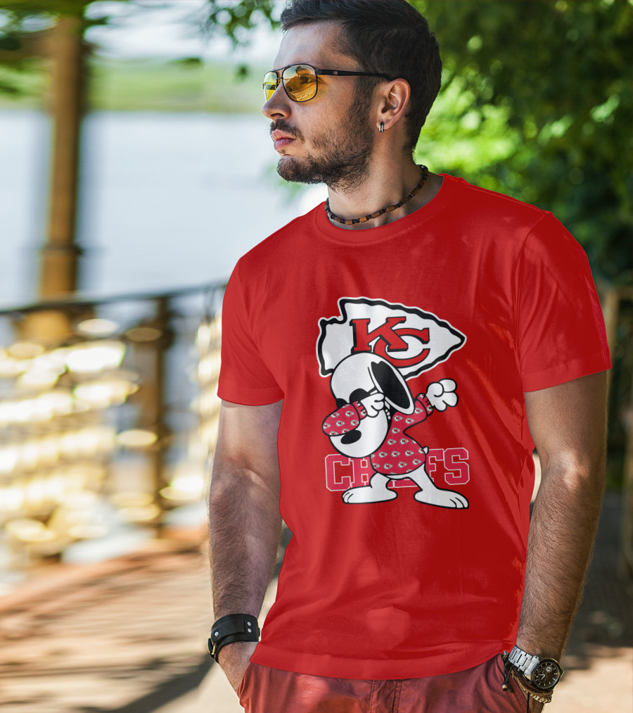 Kansas City Chiefs Snoopy KC Logo Dabbing Chiefs T-Shirt