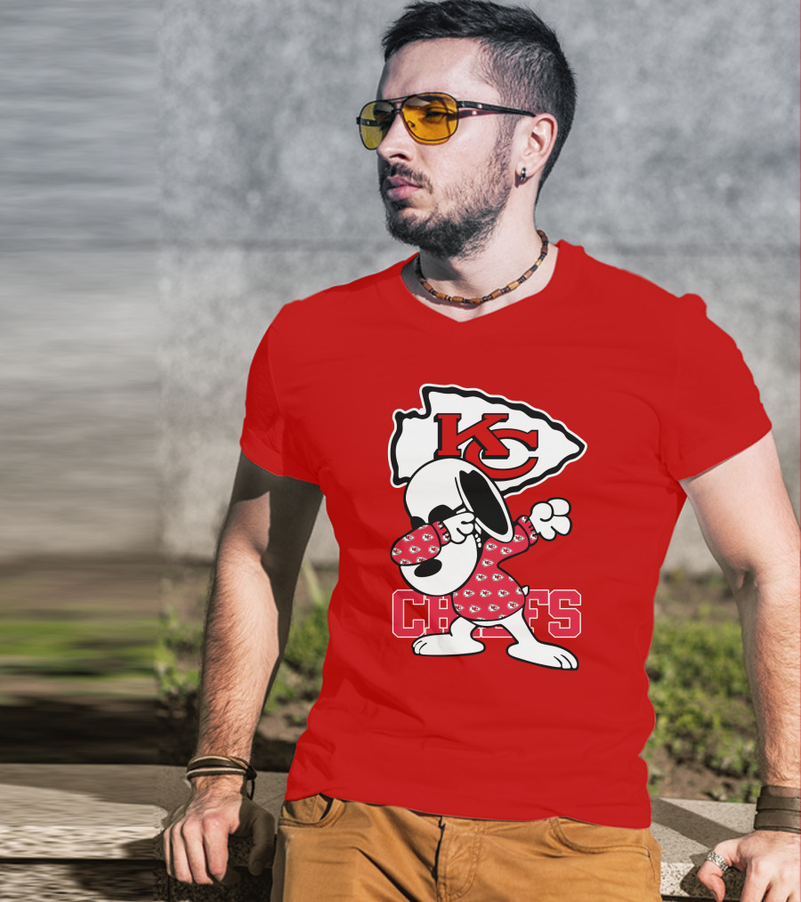 Kansas City Chiefs Snoopy KC Logo Dabbing Chiefs T-Shirt