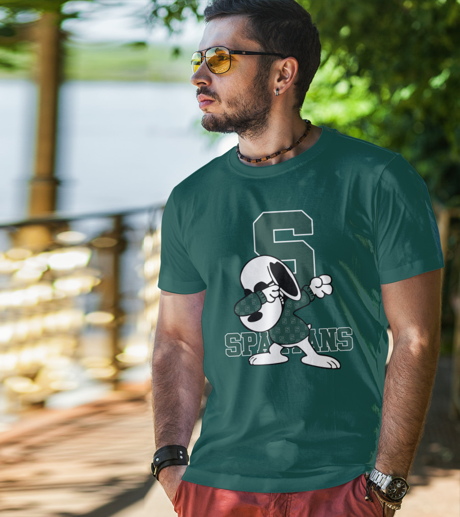 Michigan State Spartans Snoopy Dabbing Football Cartoon Peanuts T-Shirt