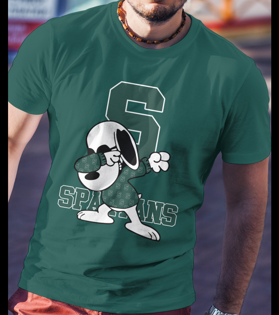 Michigan State Spartans Snoopy Dabbing Football Cartoon Peanuts T-Shirt