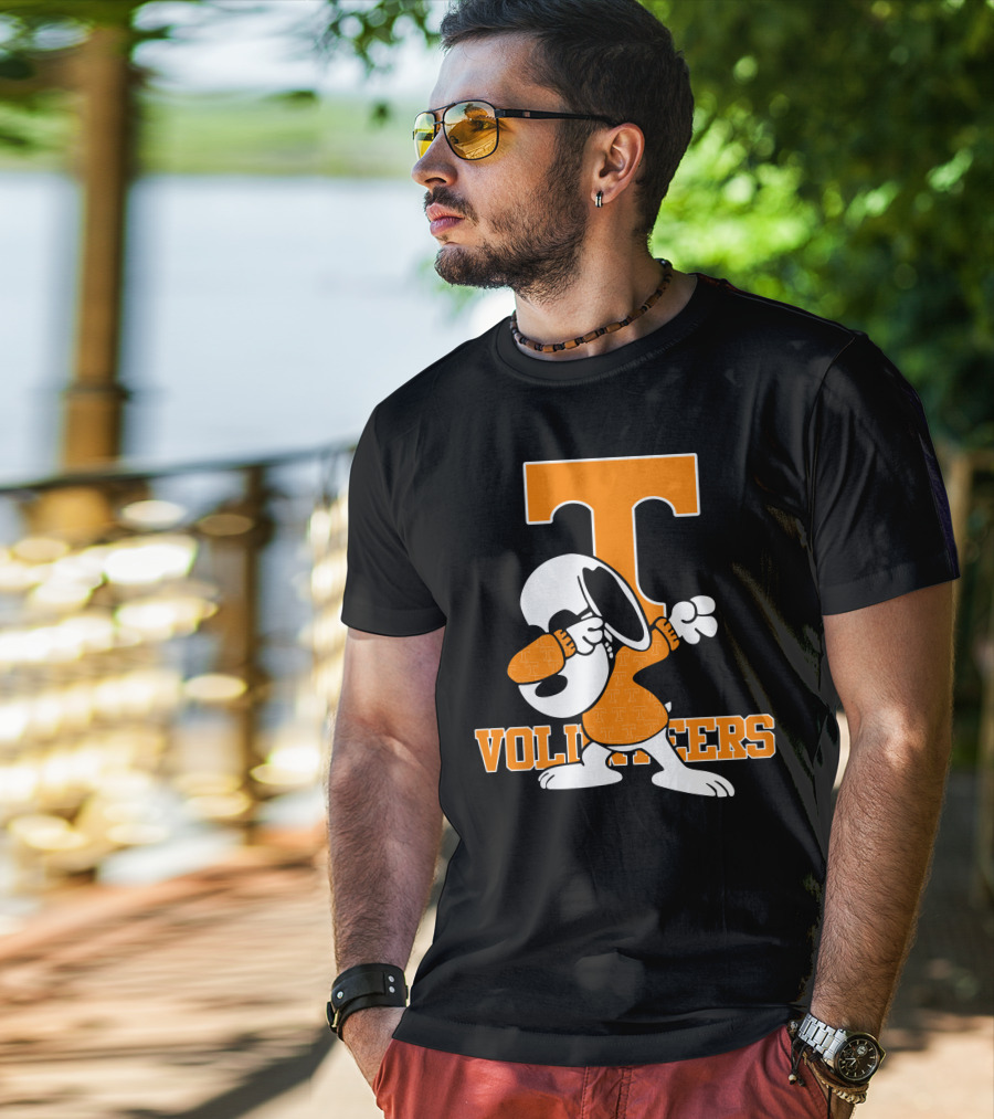 Tennessee Volunteers Snoopy Dabbing T-Shirt