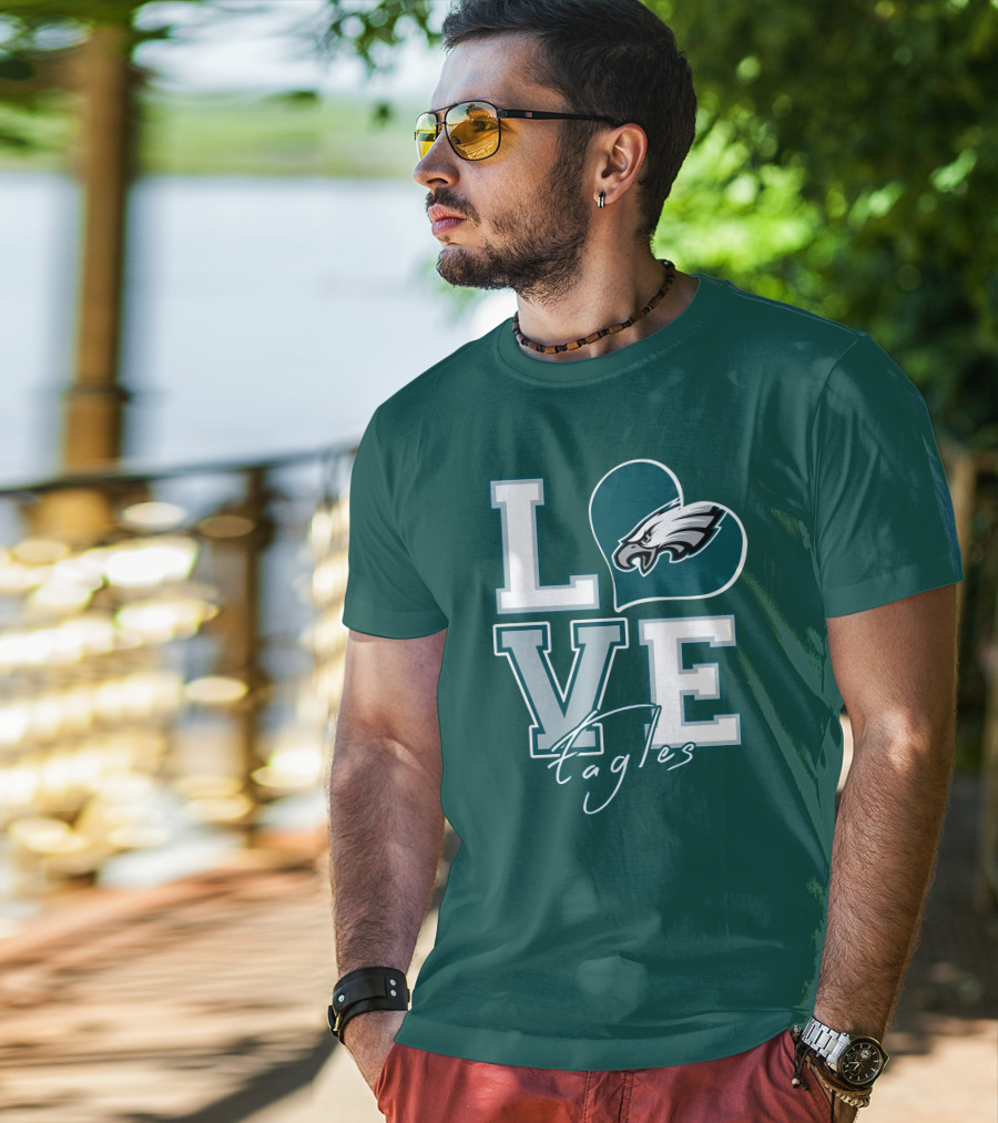 Love Eagles Philadelphia Football Fan T-Shirt