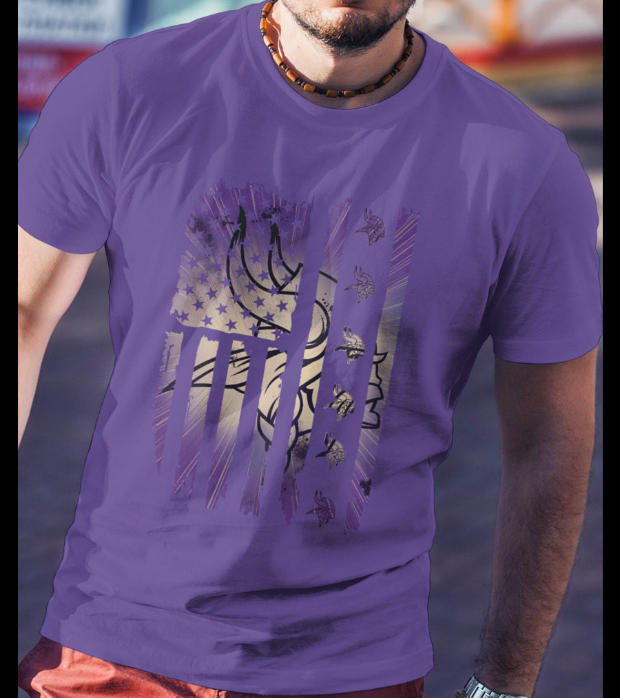 Minnesota Vikings American Flag Stars And Stripes Football Fan T-Shirt