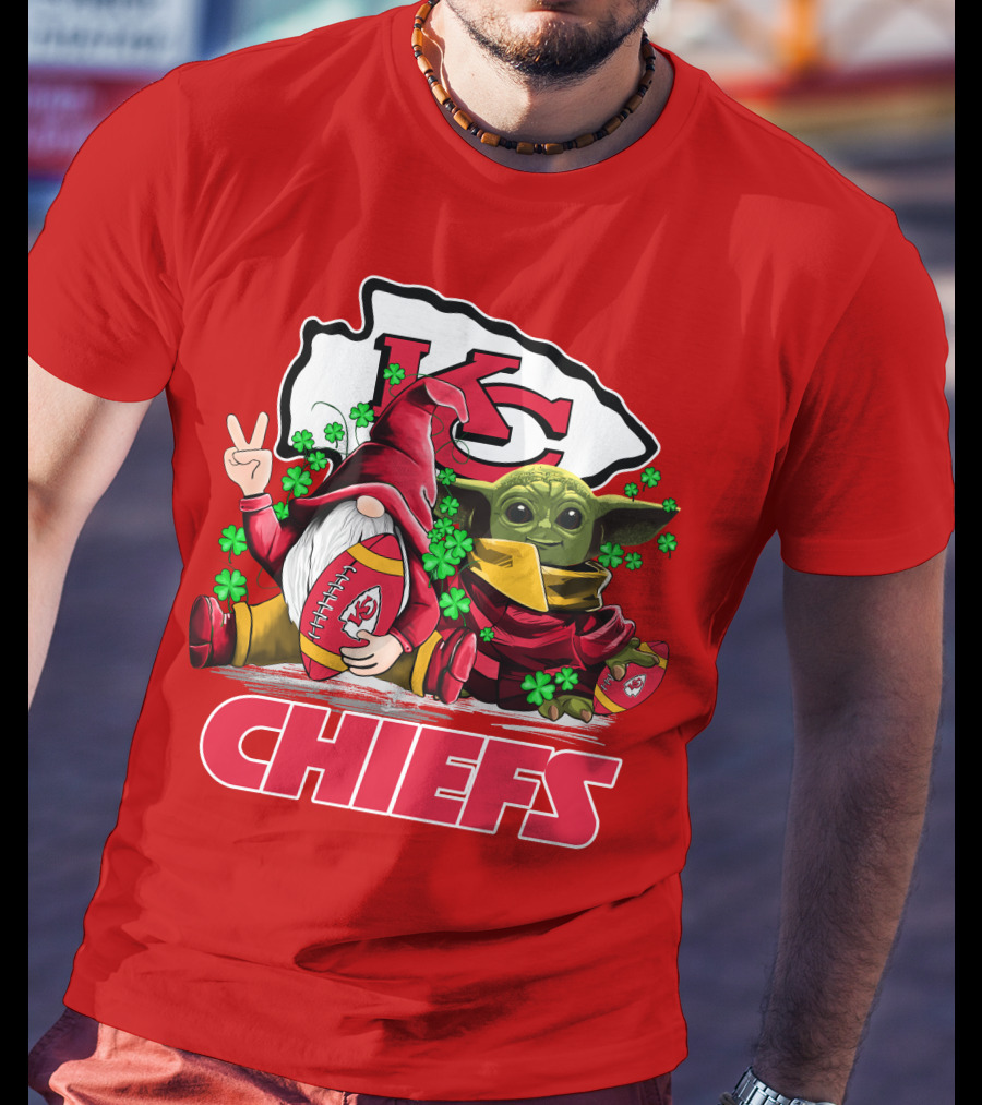 Kansas City Chiefs Leprechauns Gnomes Baby Yoda Hug T-Shirt