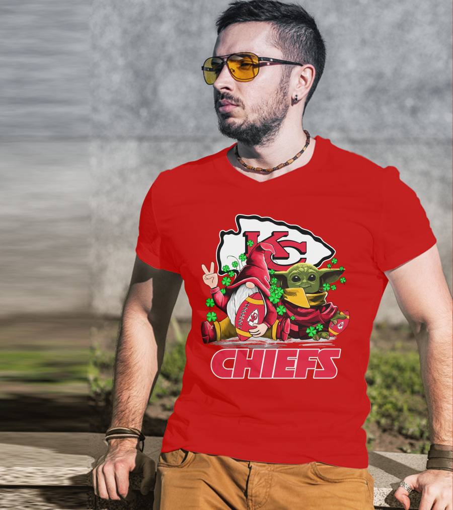 Kansas City Chiefs Leprechauns Gnomes Baby Yoda Hug T-Shirt