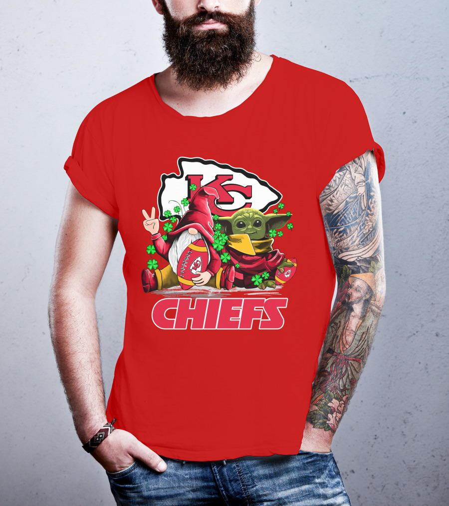 Kansas City Chiefs Leprechauns Gnomes Baby Yoda Hug T-Shirt