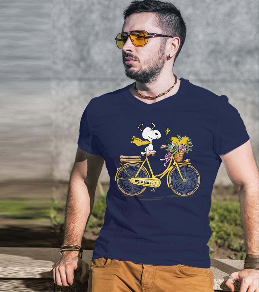 Michigan Wolverines Snoopy On Yellow Bicycle With Flowers T-Shirt